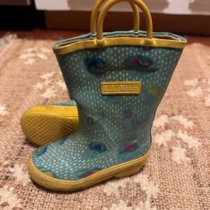 L.L.Bean Toddlers' Puddle Stompers Rain Boots in an umbrella print design size 8